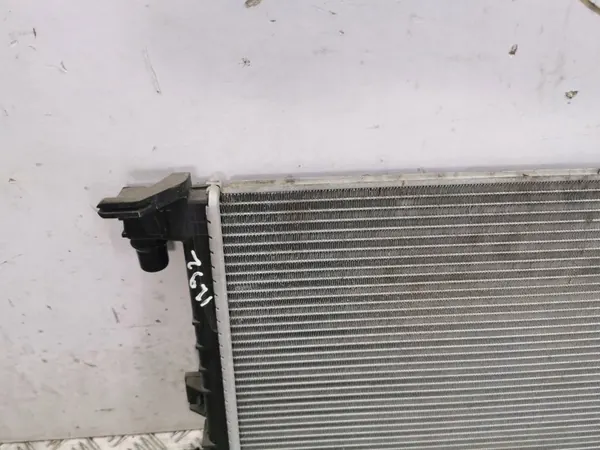 Renault Captur II 2022 Waterradiator OEM 21410F230A image 9