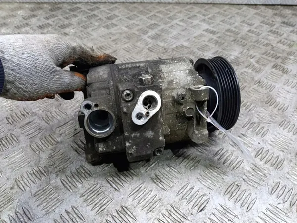 Compressore A/C Volkswagen 5K0820803B image 4