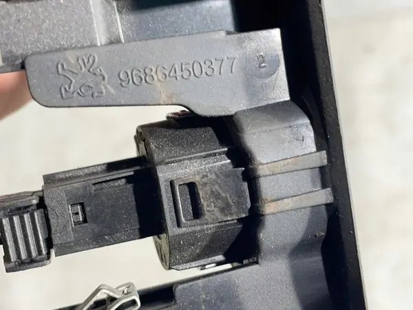 PEUGEOT 508 I Fuel Filler Cap Frame 9686450377 image 3