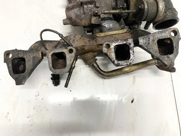 OEM 42f6 Pakoputken keräin Nissan Primera 2.0L image 2