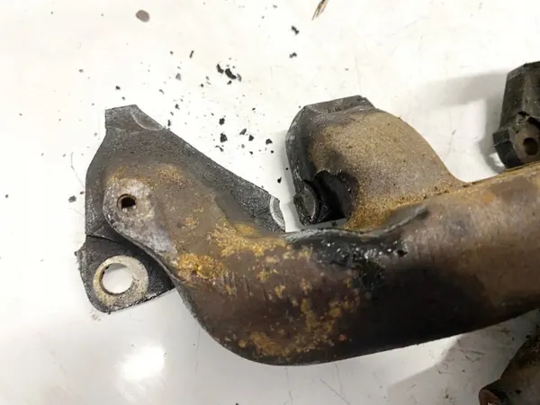 OEM 42f6 Pakoputken keräin Nissan Primera 2.0L image 3