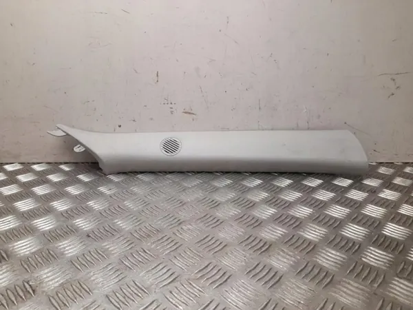 Cobertura pilar A Hyundai Kona II OEM 85820BE000 Direita image 2