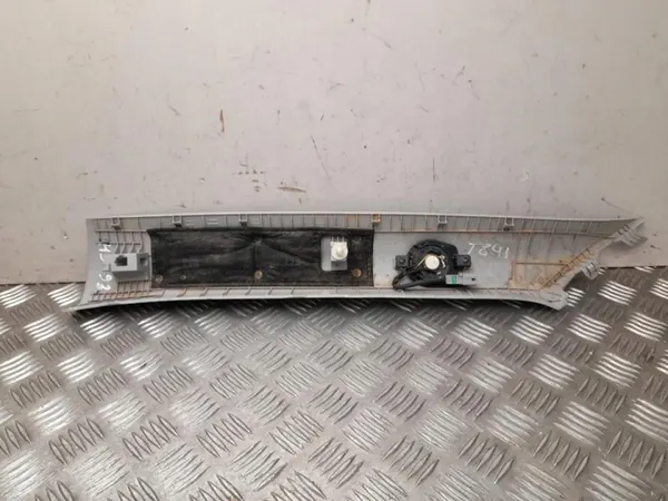 Cobertura pilar A Hyundai Kona II OEM 85820BE000 Direita image 4