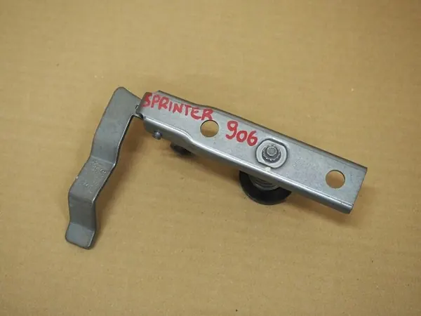 HUDFÄSTNING MERCEDES SPRINTER 906 A9067500350 image 2