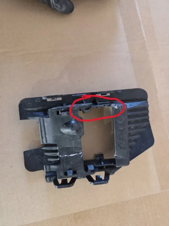 Mercedes W206 voorradarbevestigingen OEM A2068856905 A2068857005 image 2