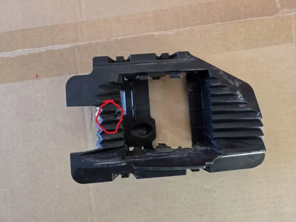 Mercedes W206 voorradarbevestigingen OEM A2068856905 A2068857005 image 4