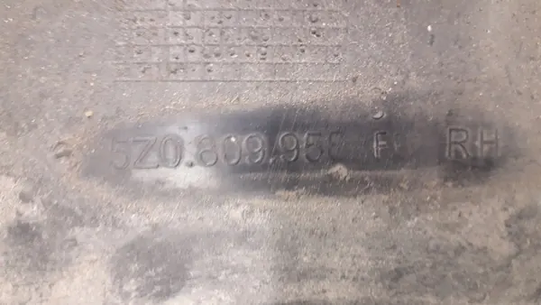 VW Fox Front Left Wheel Arch 5Z0809957 image 4