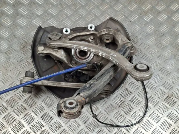 MERCEDES CLS W218 Copertura mozzo anteriore sinistro A2044211120 image 4