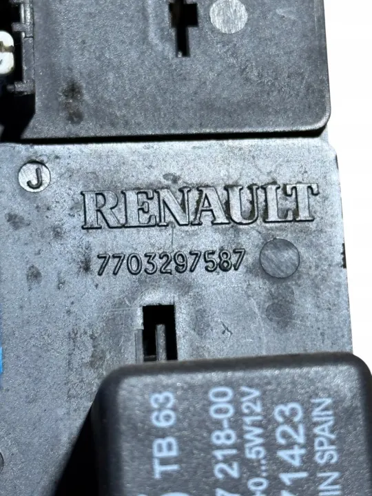 Caixa de Fusíveis OEM 7703297587 Renault Master II image 3