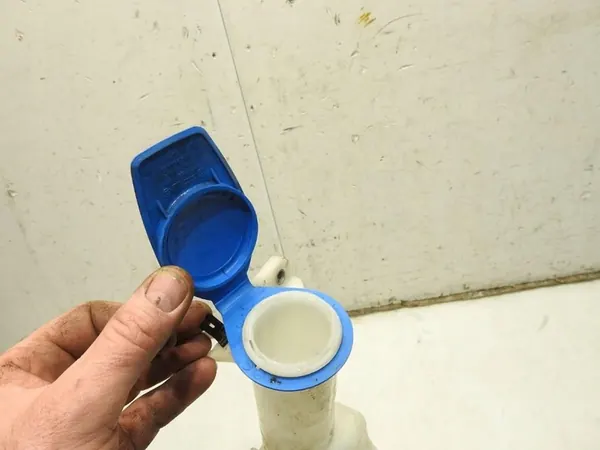 Pesunesteen Säiliö VW Passat B7 2.0 TDI OEM 3AA955453H image 7