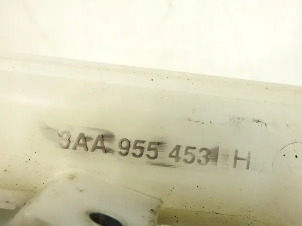 Pesunesteen Säiliö VW Passat B7 2.0 TDI OEM 3AA955453H image 8