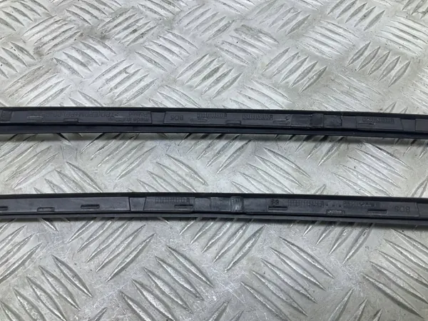 Junta de para-brisa esquerda Skoda Karoq 2019 OEM 57A854327A image 10