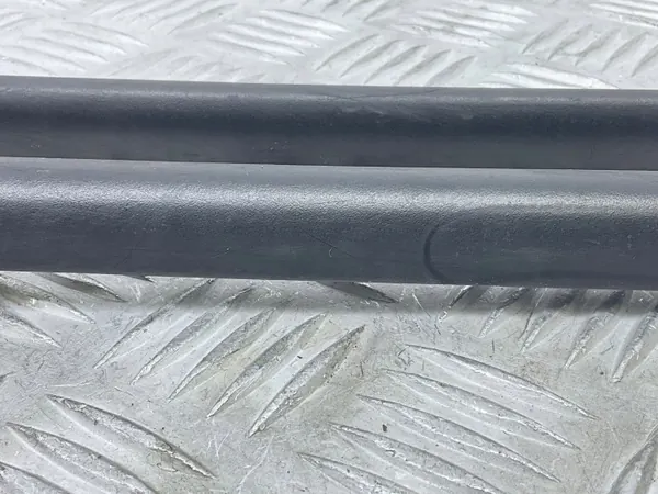 Junta de para-brisa esquerda Skoda Karoq 2019 OEM 57A854327A image 3
