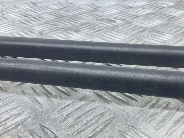 Junta de para-brisa esquerda Skoda Karoq 2019 OEM 57A854327A image 5
