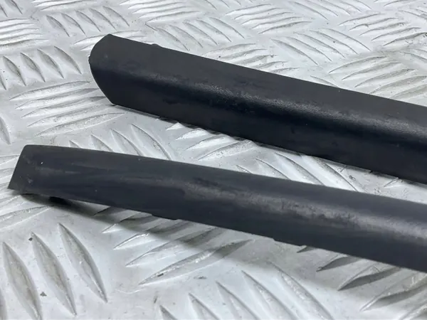 Junta de para-brisa esquerda Skoda Karoq 2019 OEM 57A854327A image 7