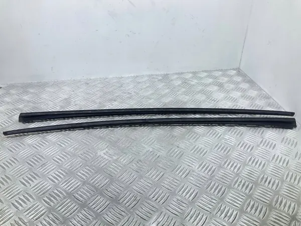 Junta de para-brisa esquerda Skoda Karoq 2019 OEM 57A854327A image 8