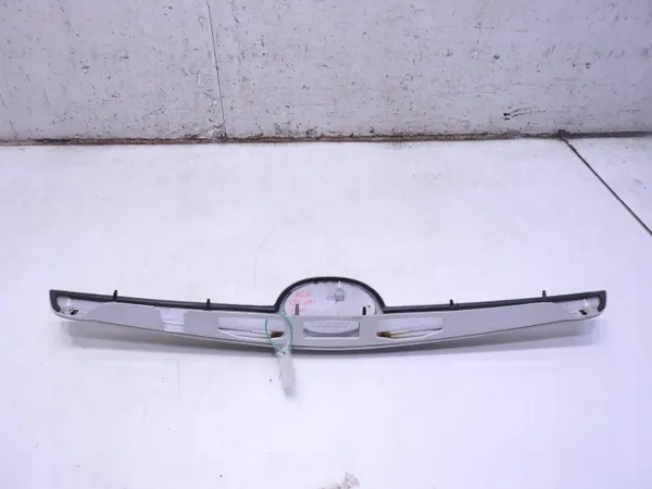 Garniture Hayon OEM 76811-0F090 pour Toyota Verso image 3
