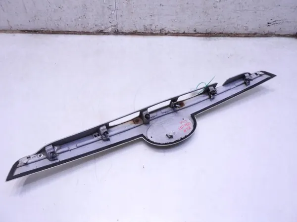 Garniture Hayon OEM 76811-0F090 pour Toyota Verso image 5