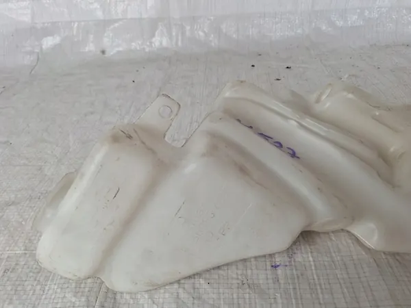 VW Passat B5 Pyyhkijän Säiliö 3B0955453T image 2