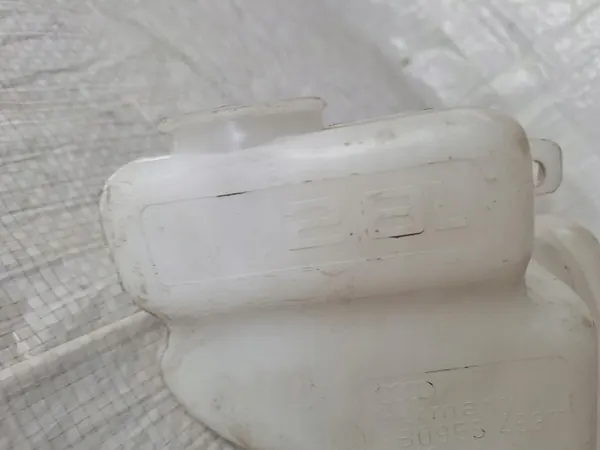 VW Passat B5 Pyyhkijän Säiliö 3B0955453T image 5