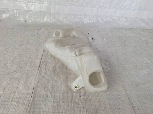 VW Passat B5 Pyyhkijän Säiliö 3B0955453T image 6