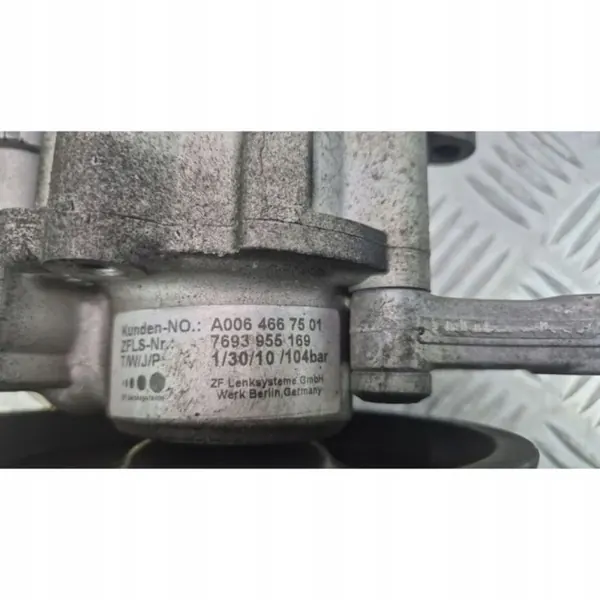 Pompe de direction assistée Mercedes OEM A0064667501 image 6