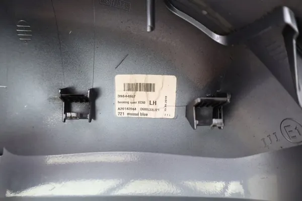 Volvo XC60 II Cubierta espejo izquierdo OEM 39844967 image 6