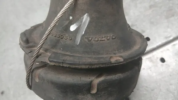 2005 Volvo V70 Engine Mount 13540 image 5