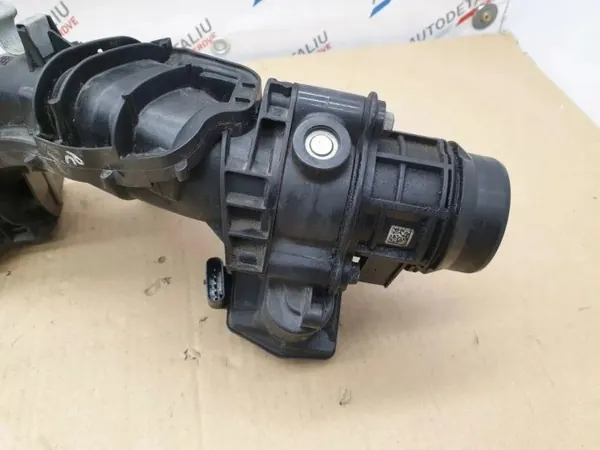Colector de admisión usado OEM 8513653 para BMW 2 Gran Tourer image 10