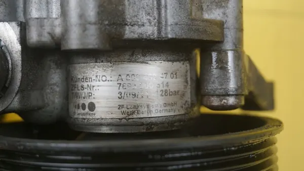 Servostyrningspump MERCEDES E W212 CLS 2.2 CDI A0064664701 image 6