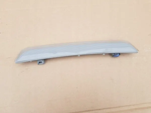 Terceira Luz de Freio Toyota Avensis T27 2009-2018 image 2