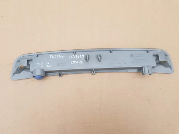 Terceira Luz de Freio Toyota Avensis T27 2009-2018 image 3