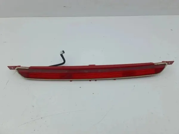 Luz stop adicional VW 5G6945087A - Usado image 2