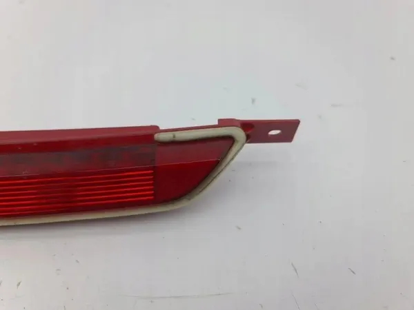 Luz stop adicional VW 5G6945087A - Usado image 3