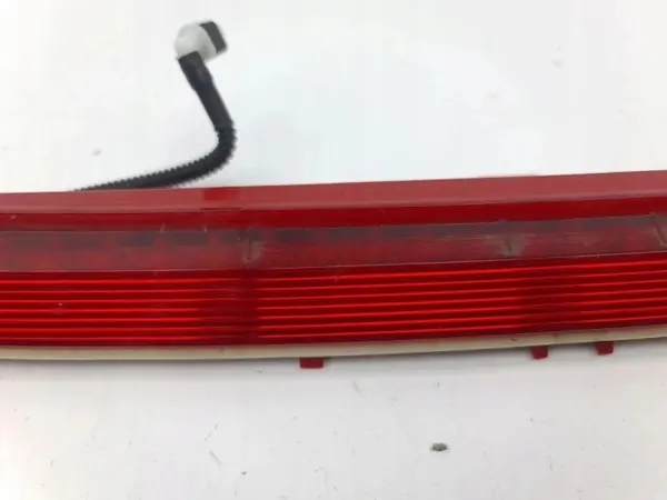 Luz stop adicional VW 5G6945087A - Usado image 9