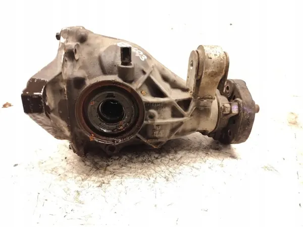 Mercedes C-Class Rear Differential A2093510205 image 4