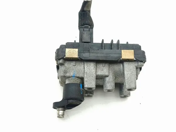 Jaguar F-Pace 2017 Atuador de turbocompressor G4D39137 image 10