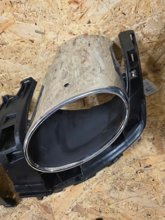 Audi RSQ8 Avgasrörsspetsar OEM 4M8253825D 4M8253826D image 3