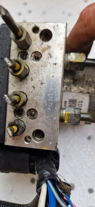 Pompe ABS Nissan Juke F15 OEM 47660KC01B image 3