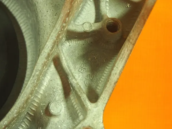 Audi A5 8T Linkes Stoßdämpferlager OEM 8r0412383a image 7