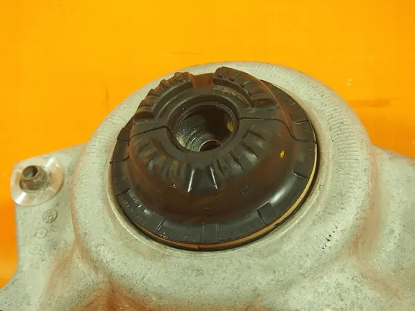 Audi A5 8T Linkes Stoßdämpferlager OEM 8r0412383a image 8