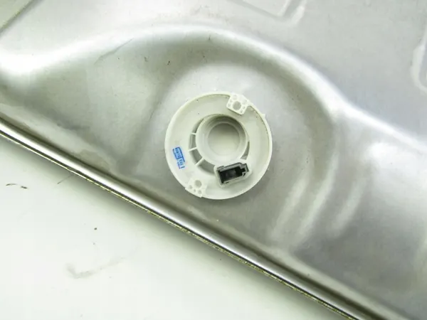 Réservoir de carburant MERCEDES E W210 image 6