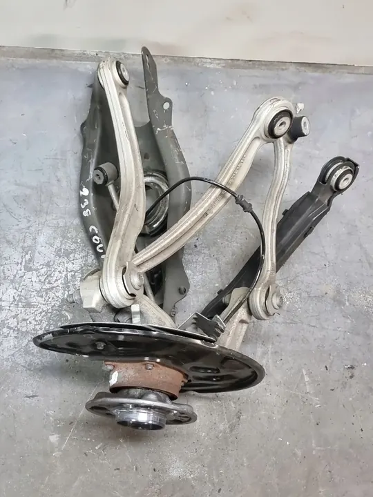 MERCEDES W238 COUPE MOZZO POSTERIORE DESTRO image 2