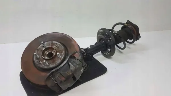 OEM 84155688 Etu-Oikea Jousituskiinnike image 2