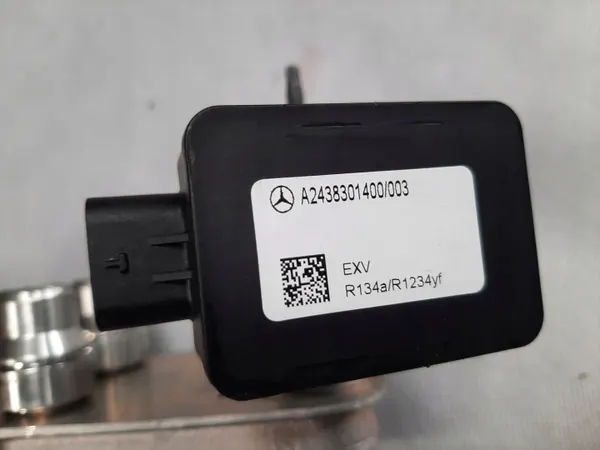 Mercedes-Benz EQA H243 Klima-Wärmetauscher-Ventil A243830150 image 5