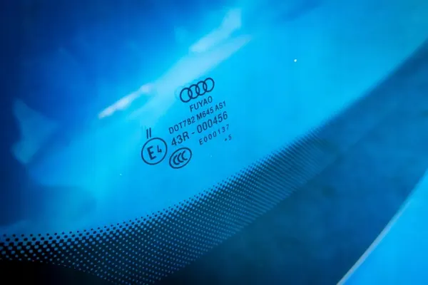Begagnad Audi OE framruta OEM 8S8845099J image 6
