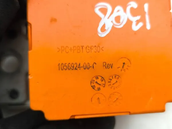 Pyrotechnische connector Tesla Model S 2015 107717700A image 9