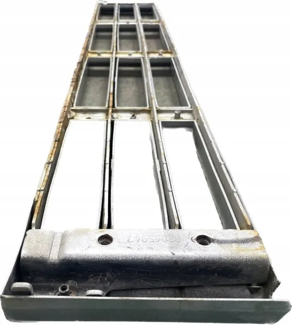 82065947 Volvo Grilltrap - Vrachtwagens image 2