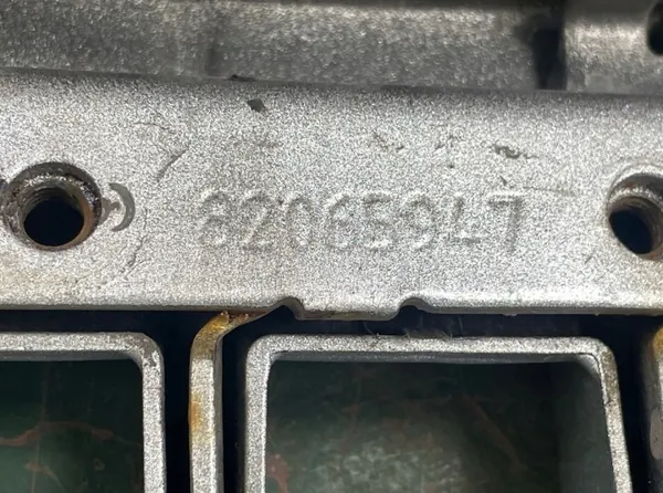 82065947 Volvo Grilltrap - Vrachtwagens image 3
