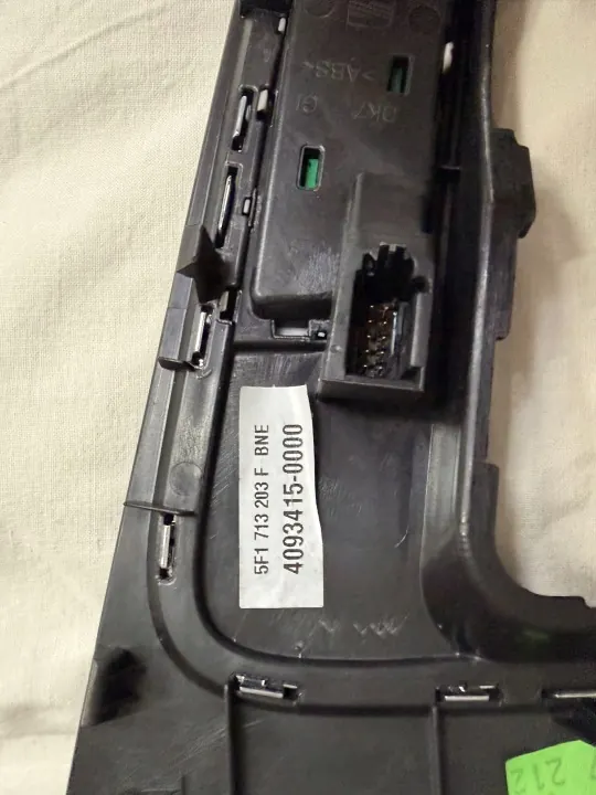 SEAT Leon III versnellingspookframe OEM 5F1713203F image 3